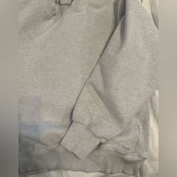 Aritzia TNA Sweatfleece Cozy Fleece Boyfriend Crew Sweatshirt Light Heather Grey - Picture 6 of 8